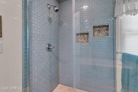 Bath - 903 Riverview Dr, Brielle, NJ 08730 photo 7 of 7