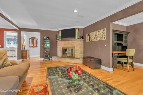 Living - 903 Riverview Dr, Brielle, NJ 08730 photo 2 of 3