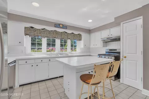 Kitchen - 903 Riverview Dr, Brielle, NJ 08730 photo 3 of 5