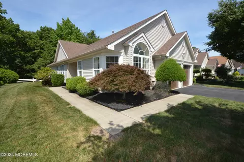 2711 Meadow Lake Dr, Toms River, NJ 08755