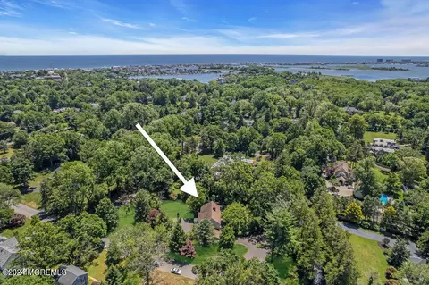 5 Clover Ln, Rumson, NJ 07760