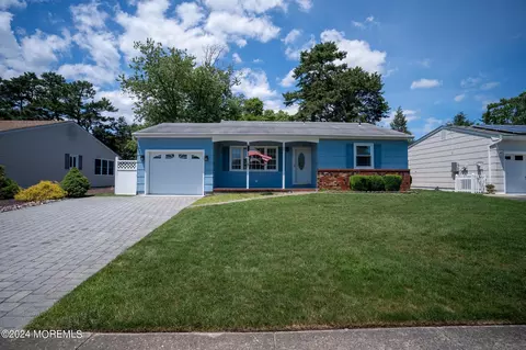 108 Northumberland Dr, Toms River, NJ 08757