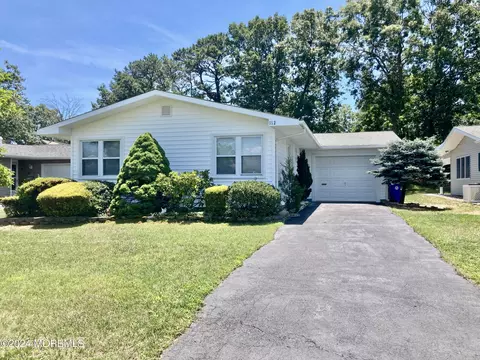 112 Central Blvd, Brick, NJ 08724