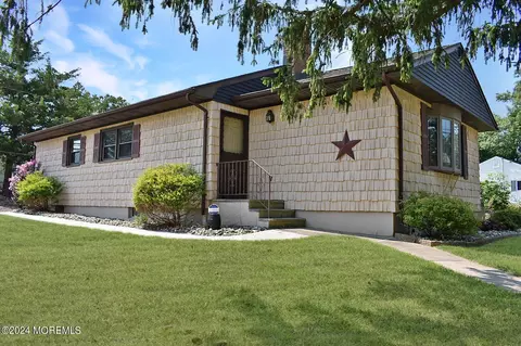 901 Ship Ave, Beachwood, NJ 08722