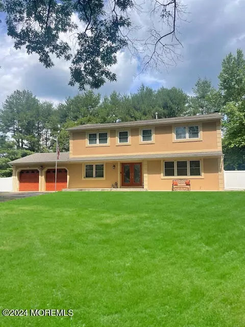 2 Sunnybrook Dr, Freehold, NJ 07728