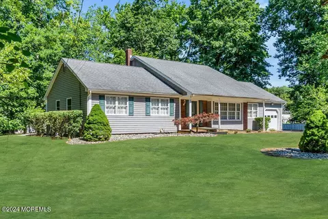 6 Nash Ct, Morganville, NJ 07751