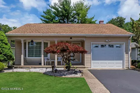 41 La Dunette Dr, Toms River, NJ 08757