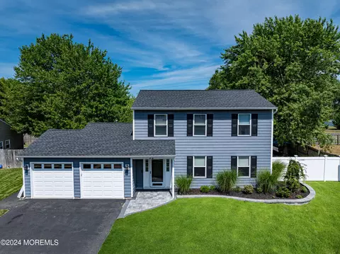 58 Markwood Dr, Howell, NJ 07731