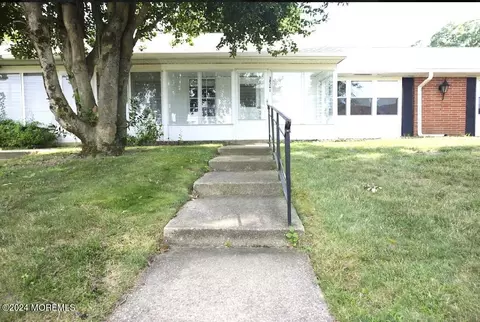382 Chatham Ct # B, Lakewood, NJ 08701