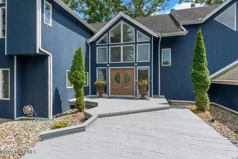 16 Framingham Rd, Ocean, NJ 07712