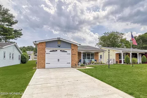 11 Lance Dr, Brick, NJ 08723