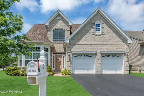 2 La Quinta Ln, Lakewood, NJ 08701
