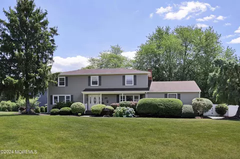 136 Heritage Dr, Freehold, NJ 07728