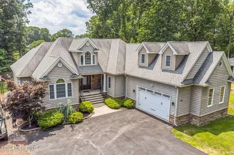 131 Stone Hill Rd, Freehold, NJ 07728