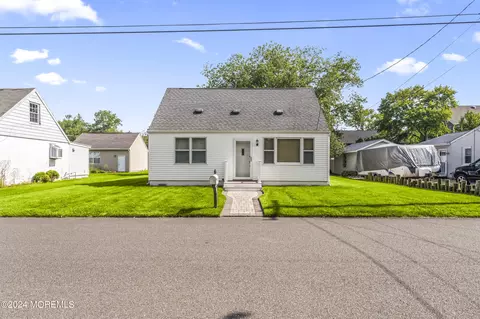 81 Illinois Ave, Waretown, NJ 08758