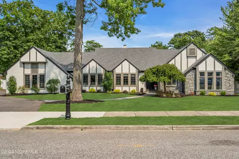 20 Harpers Ferry Rd, Toms River, NJ 08753