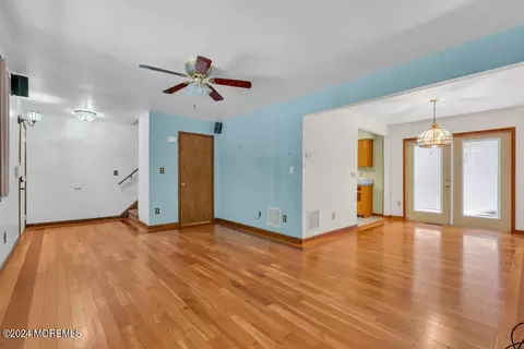 Living - 693 Summit Ave, Brick, NJ 08723 photo 2 of 3