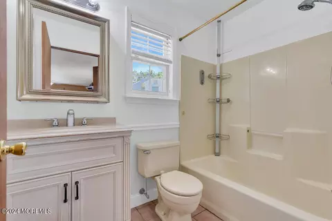 Bath - 693 Summit Ave, Brick, NJ 08723 photo 2 of 3