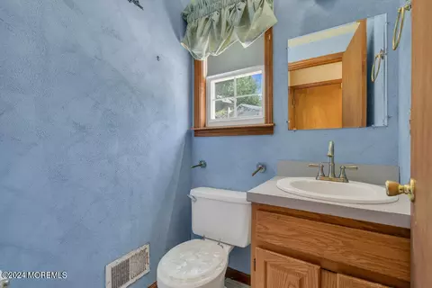 Bath - 693 Summit Ave, Brick, NJ 08723 photo 1 of 3