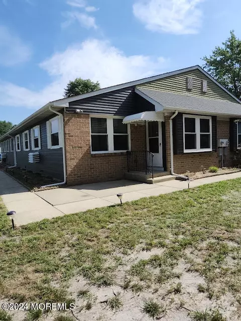 44 Stonybrook Rd #C, Whiting, NJ 08759