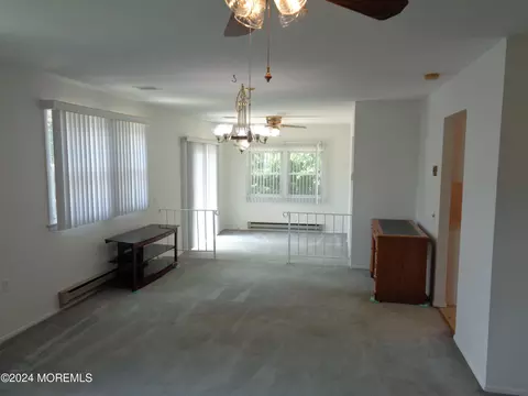 Living - 27 Central Ave, Whiting, NJ 08759 photo 2 of 4