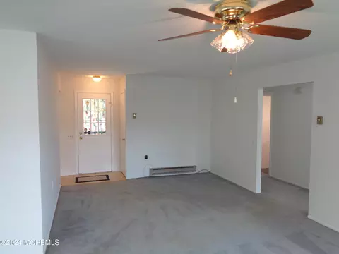 Living - 27 Central Ave, Whiting, NJ 08759 photo 3 of 4