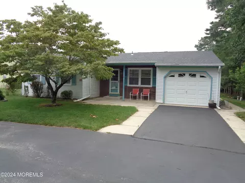 27 Central Ave, Whiting, NJ 08759