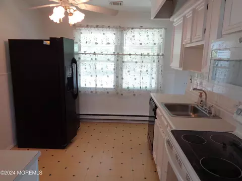 Kitchen - 27 Central Ave, Whiting, NJ 08759 photo 2 of 2