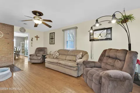 173 Walnut Dr, Brick, NJ 08724 photo 4