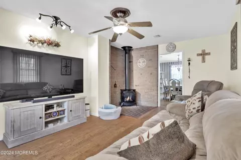 173 Walnut Dr, Brick, NJ 08724 photo 6