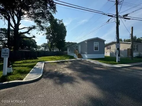 5 Robin Rd, Keansburg, NJ 07734