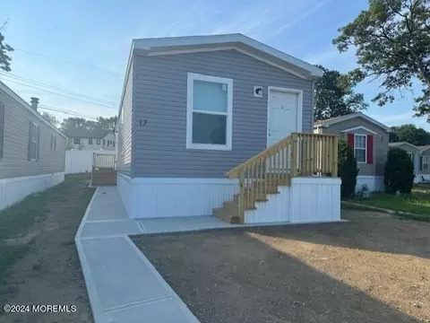 12 Shorehaven Park, Hazlet, NJ 07730