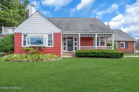 1601 Peacock Ln, Point Pleasant, NJ 08742