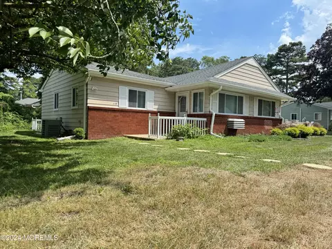 11 Mallard St #B, Manchester, NJ 08759