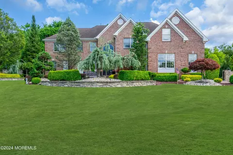 3 Diana Ln, Freehold, NJ 07728