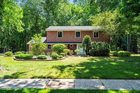 14 Braeburn Dr, Lincroft, NJ 07738