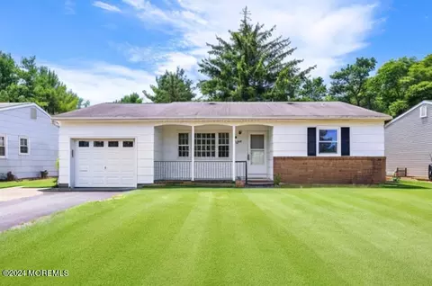 1141 Edgebrook Dr S, Toms River, NJ 08757