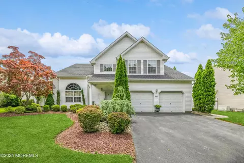 95 Nutmeg Rd, Aberdeen, NJ 07747