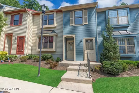 142 Eastwick Ct, Matawan, NJ 07747