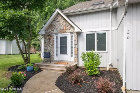 26 Hickory Ln, Little Silver, NJ 07739