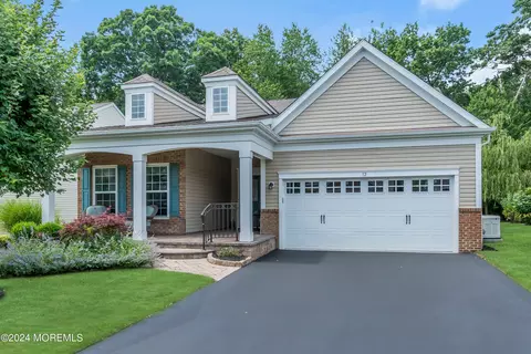 12 W Campania Ln, Farmingdale, NJ 07727