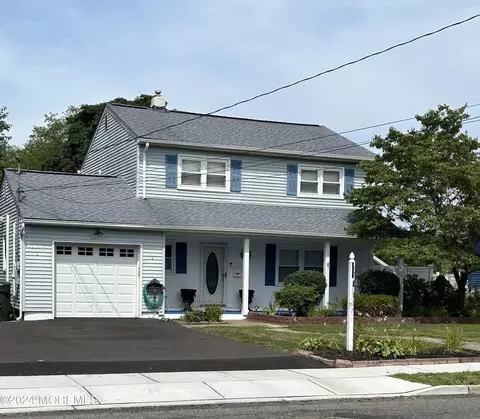 26 N Main St, Farmingdale, NJ 07727