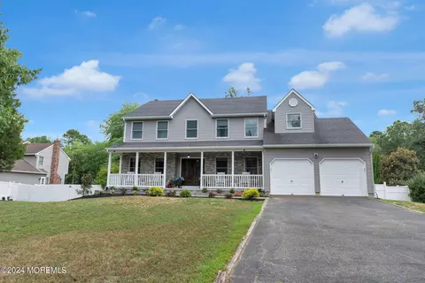 19 Grover Ct, Jackson, NJ 08527