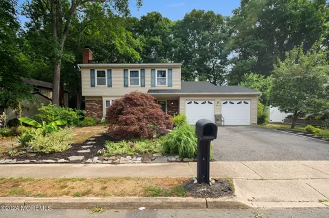 6 Hazelwood Ct, Howell, NJ 07731