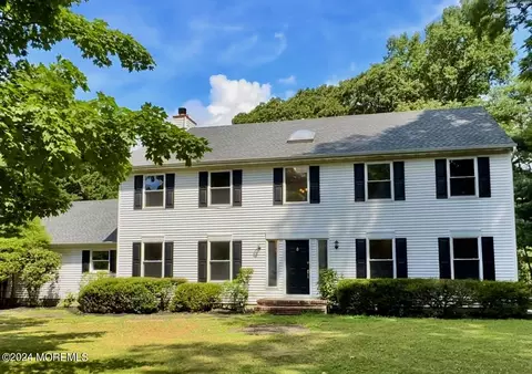 16 Castle Dr, Middletown, NJ 07748