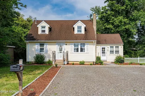 312 Parisen Ave, Bayville, NJ 08721