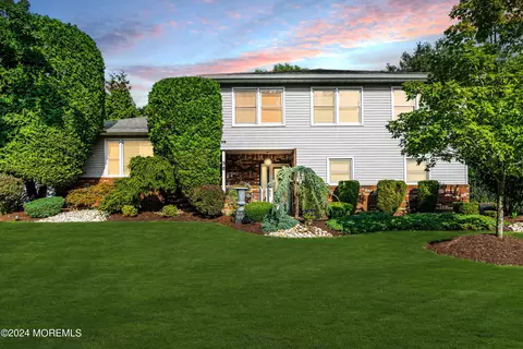 38 Buttonwood Dr, Marlboro, NJ 07746