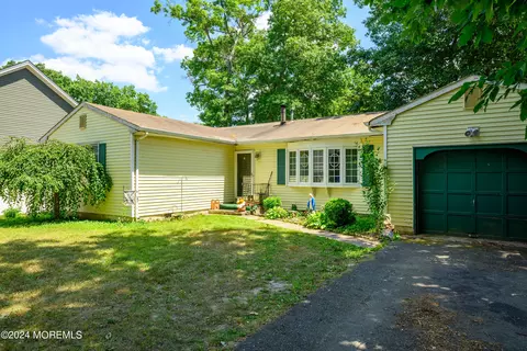 2556 Woodland Rd, Manchester, NJ 08759