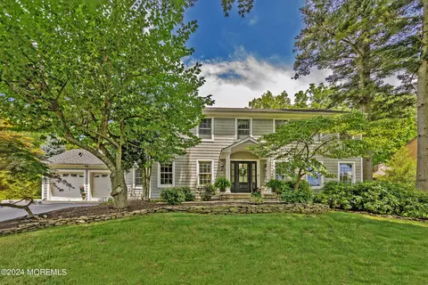 9 Doherty Dr, Middletown, NJ 07748