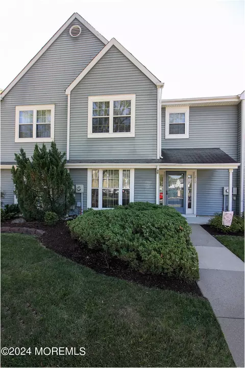 210 Ashwood Ct, Howell, NJ 07731
